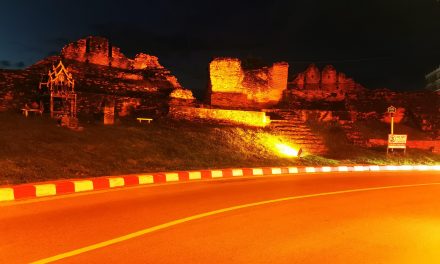 Abendspaziergang an der alten Stadtmauer von Chiang Mai